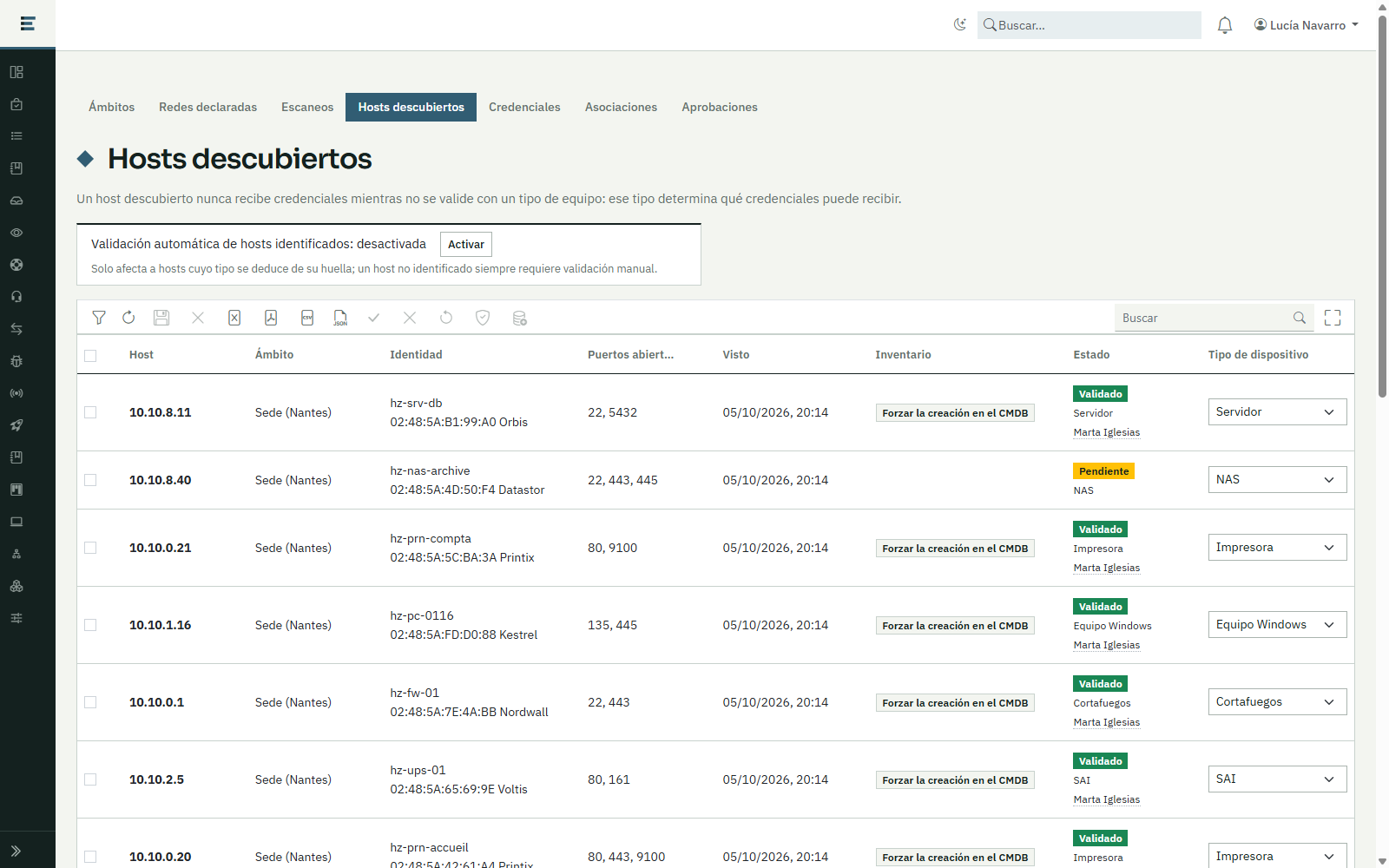 Inventario de red de Ecaldima: hosts descubiertos con su identidad, sus puertos abiertos, su estado de validación y su tipo de dispositivo.